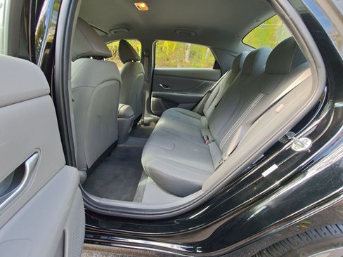 Used 2024 Hyundai Elantra SEL image 13