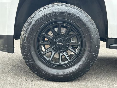 Used 2018 Chevrolet Tahoe LT image 38