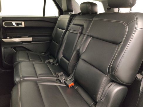 Used 2023 Ford Explorer XLT w/ Equipment Group 202A RWD image 18