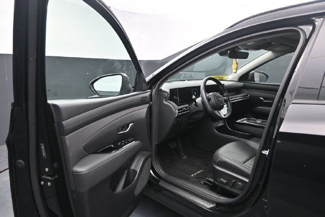 Used 2025 Hyundai Tucson Limited AWD/4WD image 11