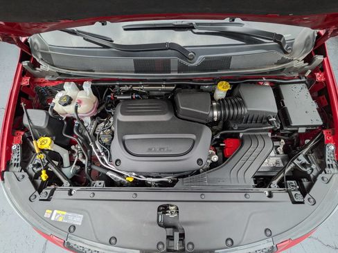 Used 2025 Chrysler Pacifica Limited FWD image 26