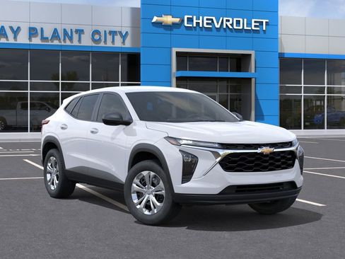 New 2026 Chevrolet Trax LS w/ Driver Confidence Package FWD image 7
