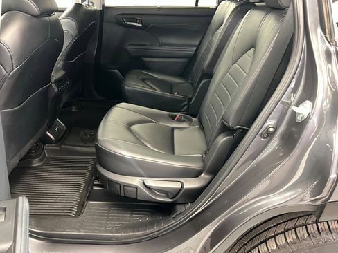 Used 2024 Toyota Highlander XLE image 23