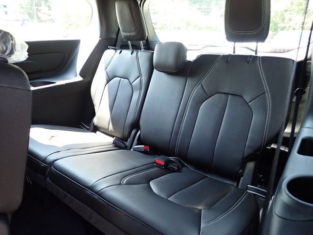 New 2027 Chrysler Pacifica Select FWD image 14