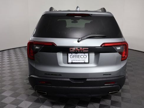 Used 2023 GMC Acadia SLT w/ Elevation Edition image 7