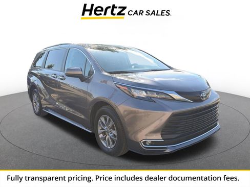 Used 2024 Toyota Sienna XLE FWD image 1