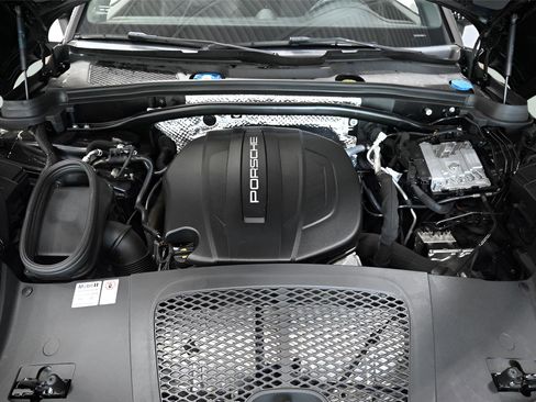 Used 2019 Porsche Macan AWD/4WD image 31
