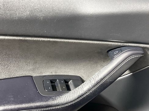 Used 2022 Tesla Model Y Long Range AWD/4WD image 15