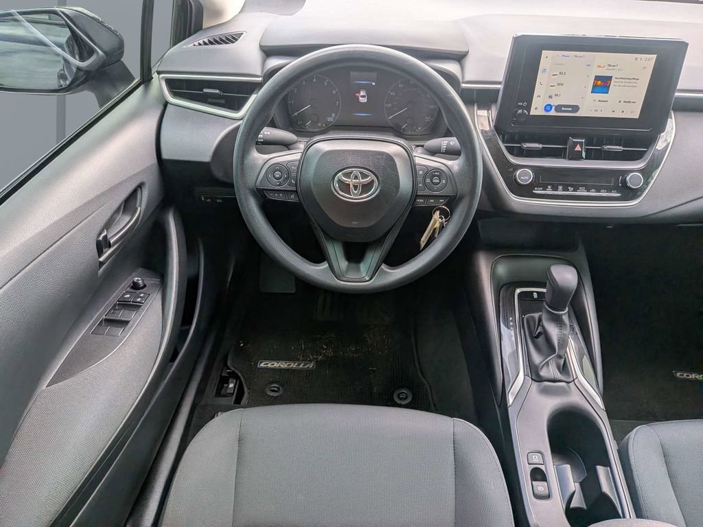 Used 2025 Toyota Corolla LE FWD image 17