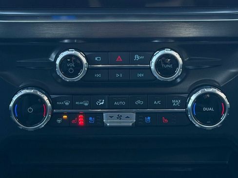 New 2026 Ford F250 Lariat w/ Black Appearance Package image 43