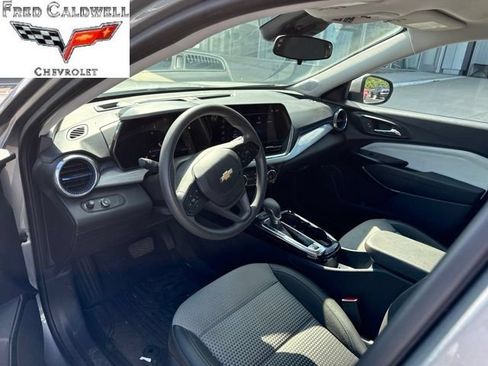 Used 2024 Chevrolet Trax LT FWD image 6