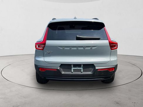 Certified 2025 Volvo EX40 Core AWD/4WD image 4