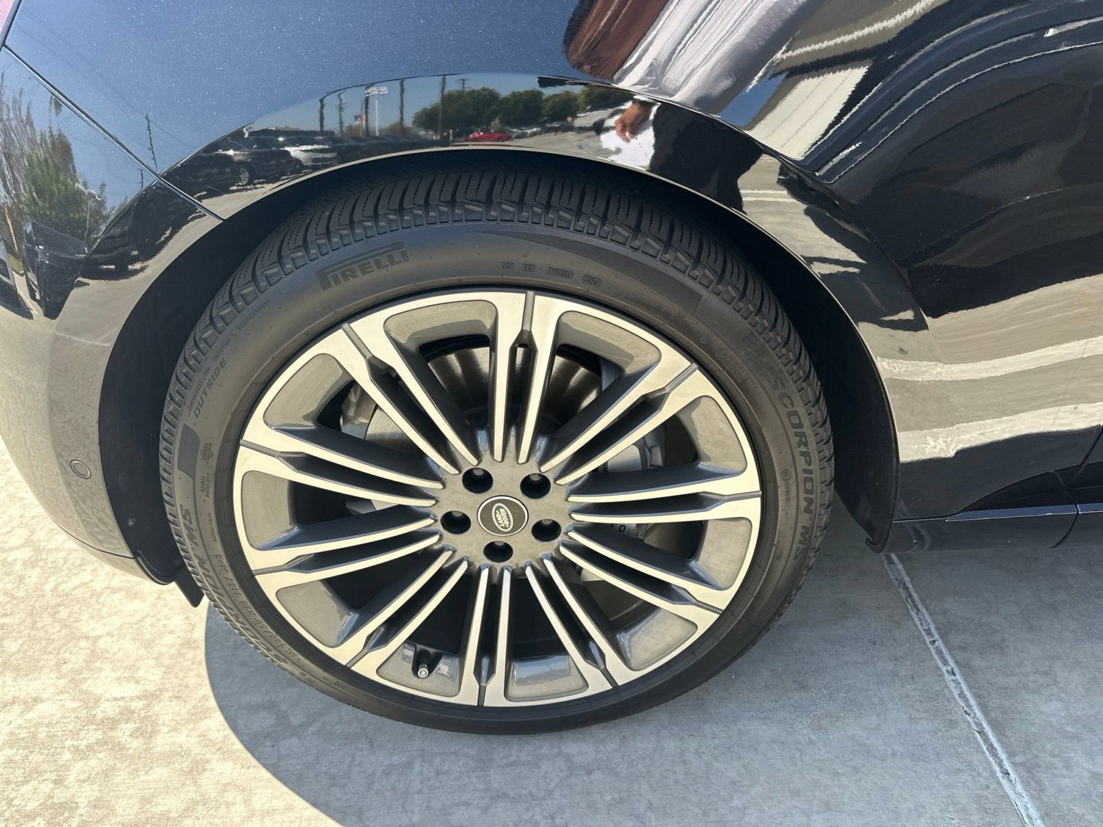 Certified 2025 Land Rover Range Rover SE AWD/4WD image 6