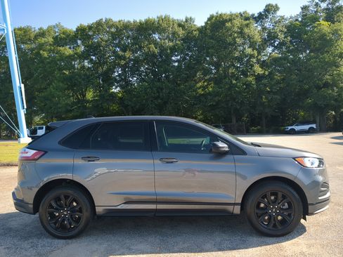 Used 2024 Ford Edge SE w/ Black Appearance Package AWD/4WD image 2