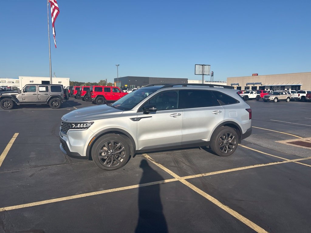 Used 2021 Kia Sorento EX w/ EX AWD X-Line Package image 4
