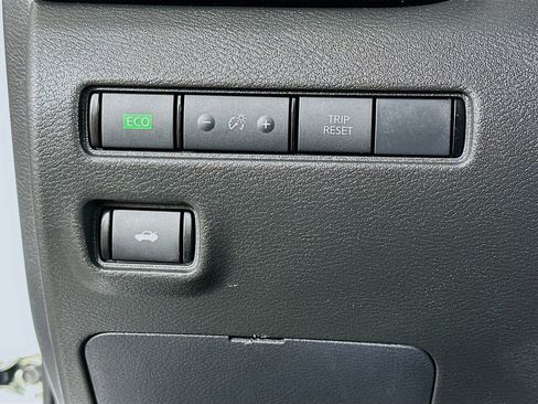 Used 2025 Nissan Sentra SV image 17