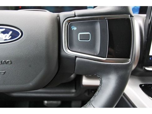 Used 2025 Ford Expedition Active AWD/4WD image 16