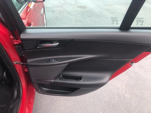 Used 2018 Jaguar XE Premium RWD image 27