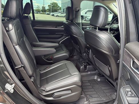 Used 2022 Jeep Grand Cherokee L Limited AWD/4WD image 12