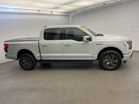 Used 2023 Ford F150 Lightning Lariat image 6