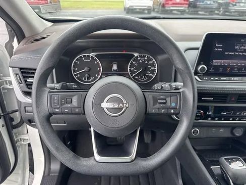 Used 2023 Nissan Rogue SV FWD image 9