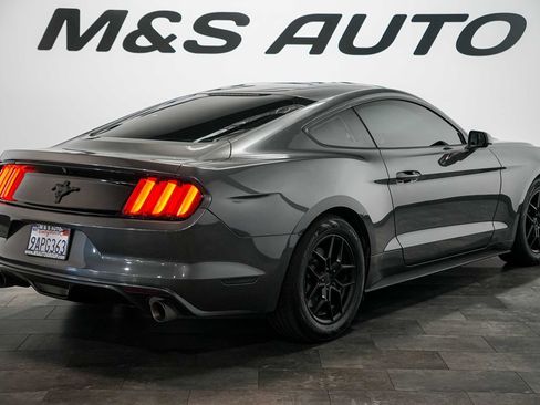 Used 2016 Ford Mustang Coupe RWD image 5