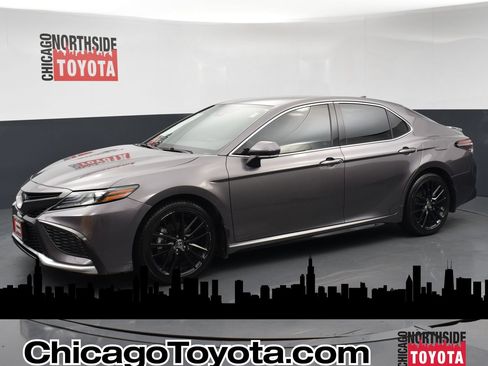 Used 2022 Toyota Camry XSE FWD image 1