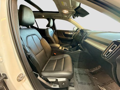 Used 2025 Volvo XC40 B5 Core image 34