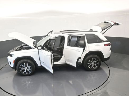 Used 2025 Jeep Grand Cherokee Limited image 60