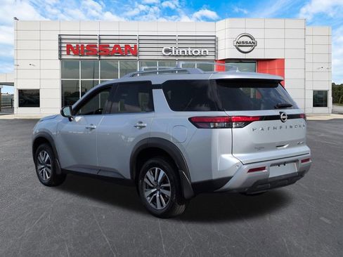 Certified 2025 Nissan Pathfinder SL AWD/4WD image 5