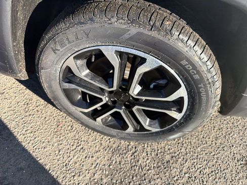 Used 2024 Jeep Compass Limited image 10