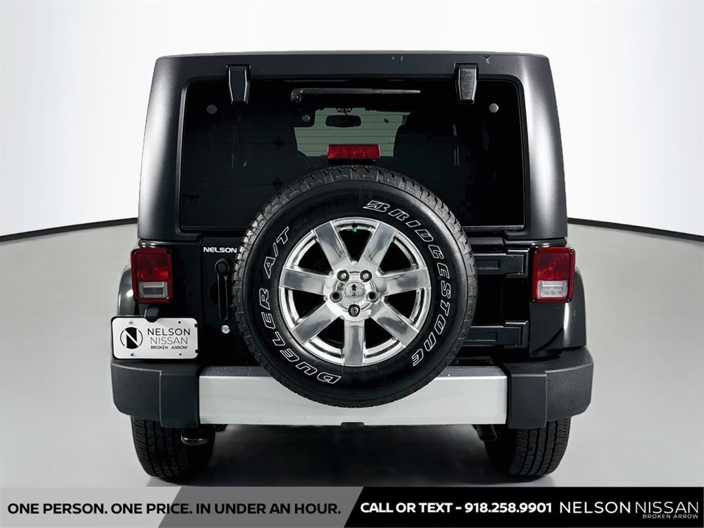 Used 2015 Jeep Wrangler Unlimited Sahara AWD/4WD image 6