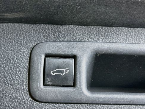 Used 2023 Toyota Highlander XLE FWD image 33