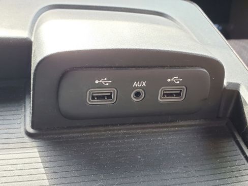 Used 2018 RAM 3500 SLT w/ Luxury Group image 25