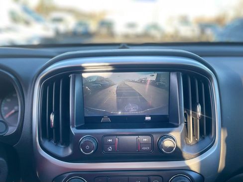 Used 2022 Chevrolet Colorado LT w/ Luxury Package image 16