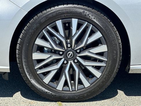 Used 2024 Nissan Altima 2.5 SV FWD image 25