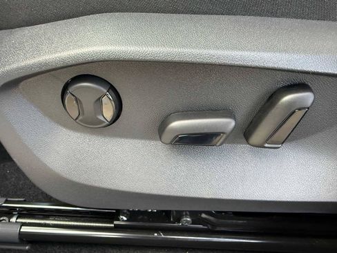 New 2026 Volkswagen Taos SE AWD/4WD image 10
