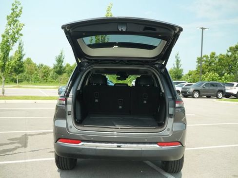 Used 2022 Jeep Grand Cherokee Limited AWD/4WD image 18
