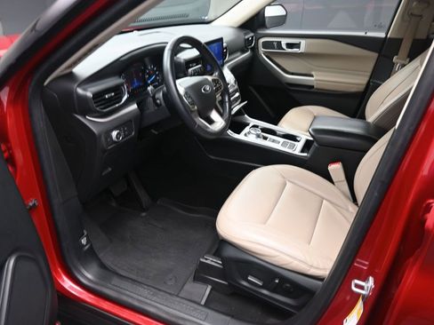 Used 2021 Ford Explorer XLT w/ Equipment Group 202A image 17