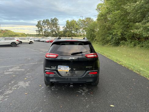 Used 2016 Jeep Cherokee Sport AWD/4WD image 6