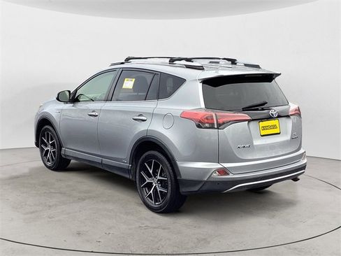 Used 2017 Toyota RAV4 SE image 3