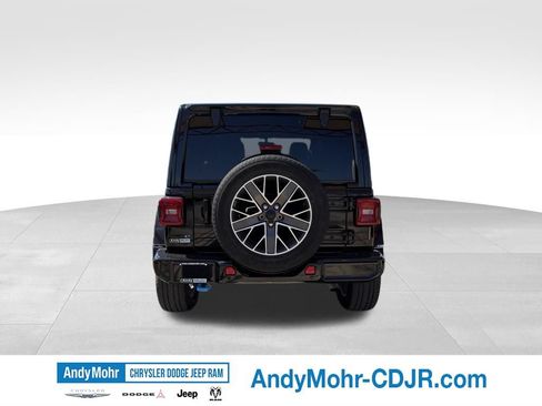 Used 2022 Jeep Wrangler Unlimited Sahara AWD/4WD image 6