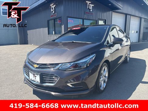 Used 2017 Chevrolet Cruze Premier FWD image 1