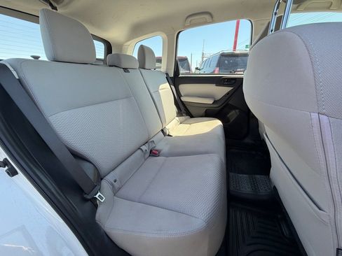 Used 2014 Subaru Forester 2.5i AWD/4WD image 7
