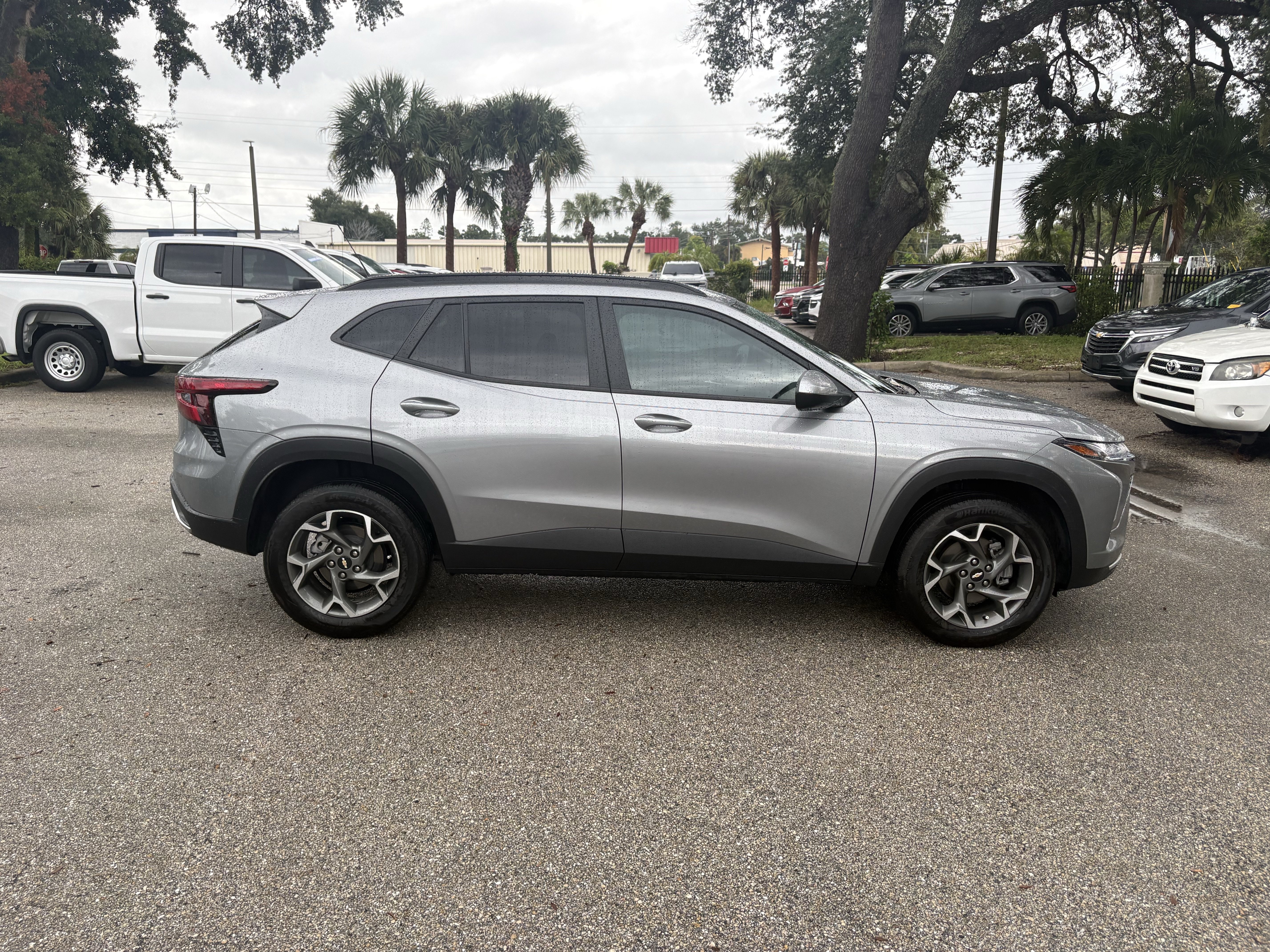 Used 2025 Chevrolet Trax LT w/ Driver Confidence Package FWD image 8