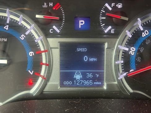 Used 2014 Toyota 4Runner SR5 AWD/4WD image 10