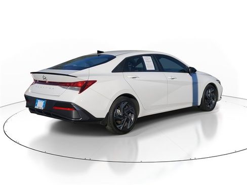Used 2025 Hyundai Elantra Sport image 5