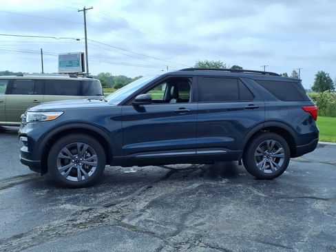 Used 2024 Ford Explorer XLT w/ Equipment Group 202A AWD/4WD image 5