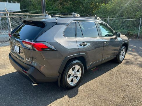 Used 2019 Toyota RAV4 XLE w/ Convenience Package AWD/4WD image 5