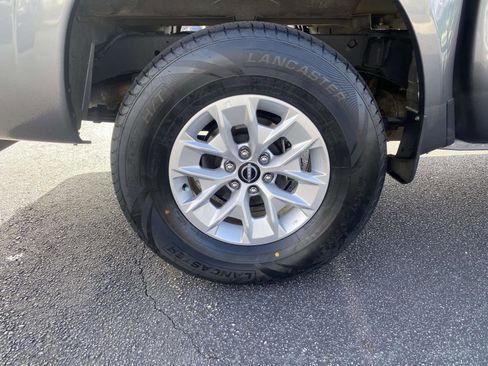 Used 2024 Nissan Frontier SV image 9